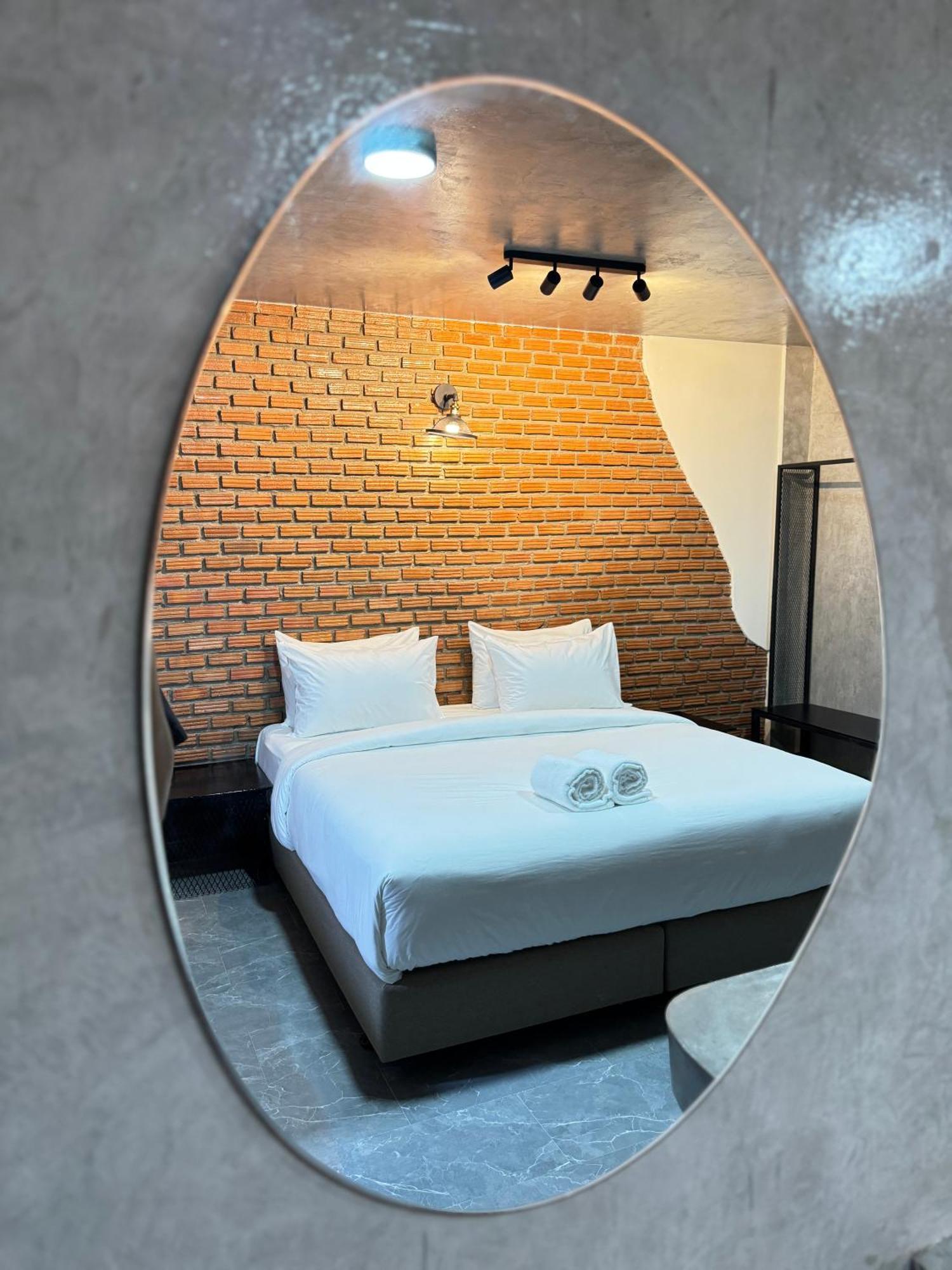 S1 City Hotel Бурирам Экстерьер фото