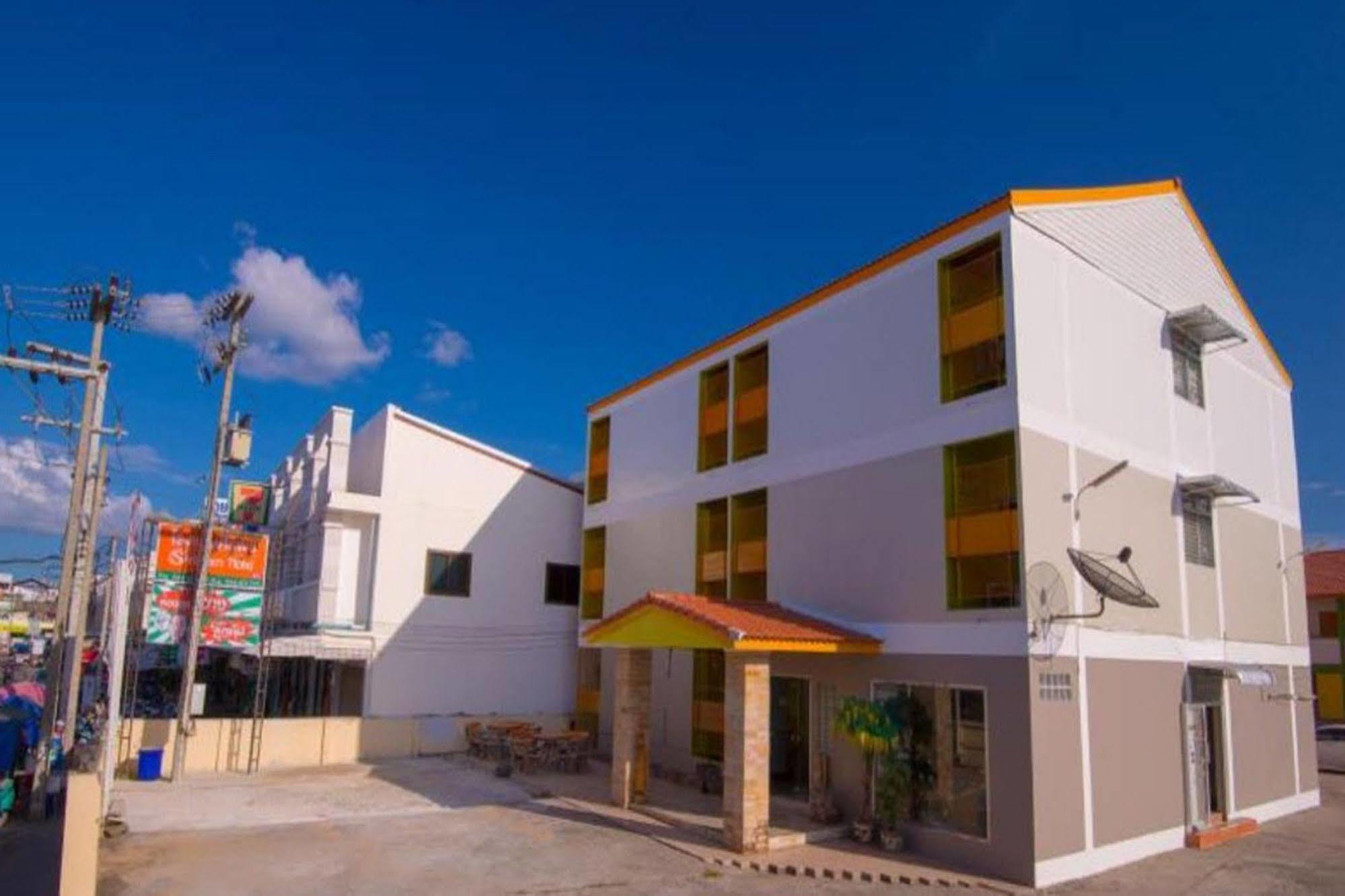 S1 City Hotel Бурирам Экстерьер фото